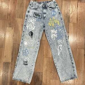 Graphic Print Straight Leg Acid Wash High Waisted Jeans